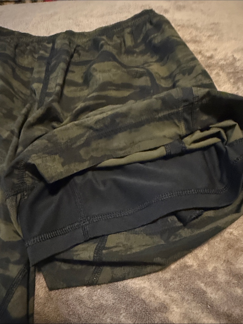 Men's LuluLemon Olive Green Camo Performance Shorts - Picture 5 of 5